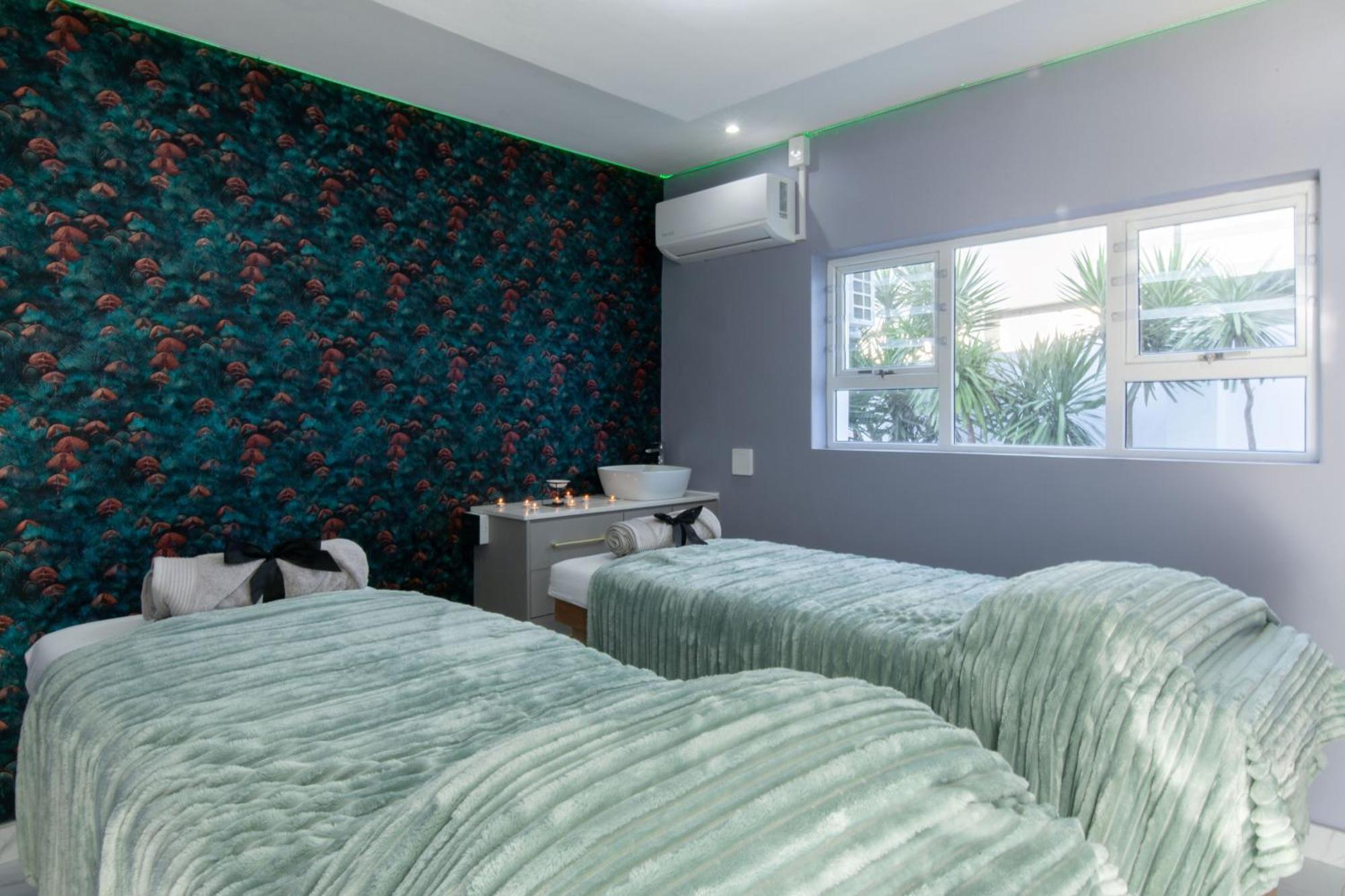 Dolphin Bay Boutique Hotel And Spa Port Elizabeth Eksteriør billede